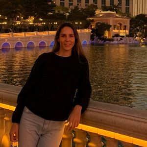 Meet your Posher, Laura